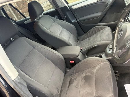 2012 Volkswagen Golf - thumbnail 5