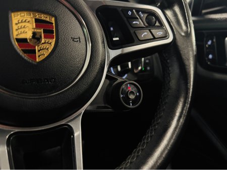 2019 Porsche Cayenne V6 E-HYBRID AUTO €59,899 thumbnail