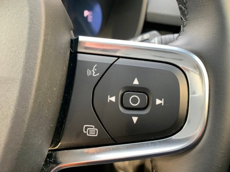 2025 Volvo EX40 - thumbnail 29