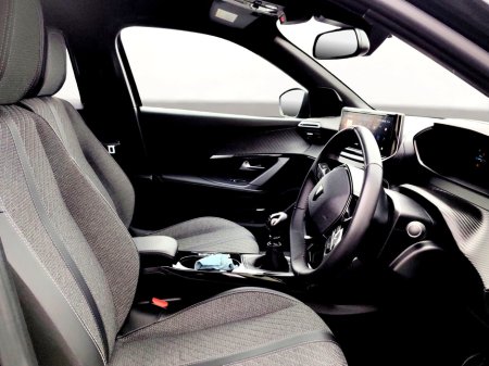 2024 Peugeot 2008 - thumbnail 3