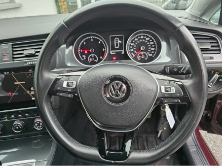 2017 Volkswagen Golf 2.0 TDI SE NAV BLUEMOTION 150PS 5DR €15,950 thumbnail