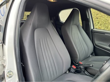 2020 Toyota Yaris - thumbnail 11