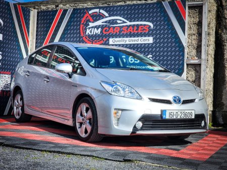 2015 Toyota Prius - thumbnail 3