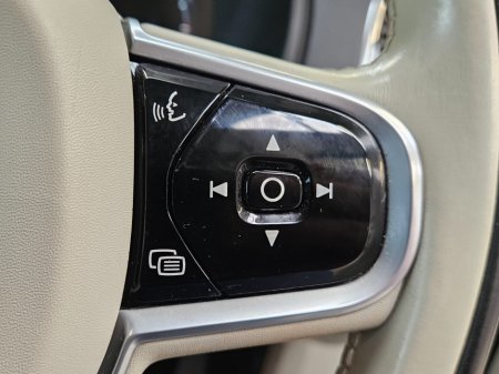 2019 Volvo XC90 B5 (235hp) AWD Momentum Pro Auto €39,950 thumbnail