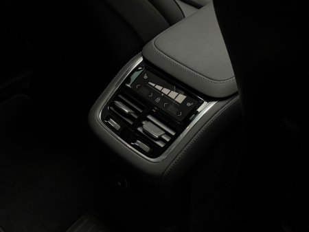 2025 Volvo XC90 PLUS T8 PHEV AWD AUTO *7 SEATER* €79,990 thumbnail