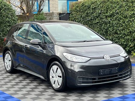 2023 Volkswagen ID.3 LIFE 58KWH // APPLE CARPLAY/ANDROID AUTO // PARKING SENSORS // DUAL ZONE CLIMATE CONTROL €20,950 thumbnail