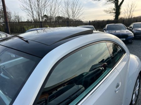 2017 Volkswagen Beetle - thumbnail 30