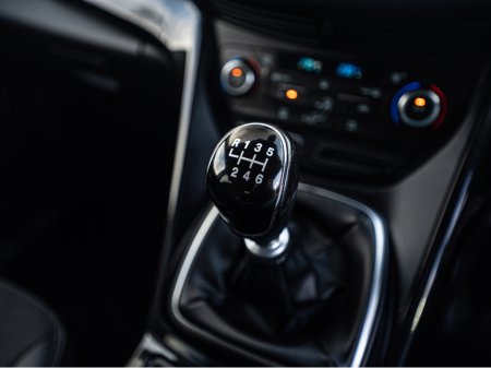 2017 Ford Kuga 2017 Kuga 1.5d TITANIUM/High spec/1yr warranty €15,888 thumbnail