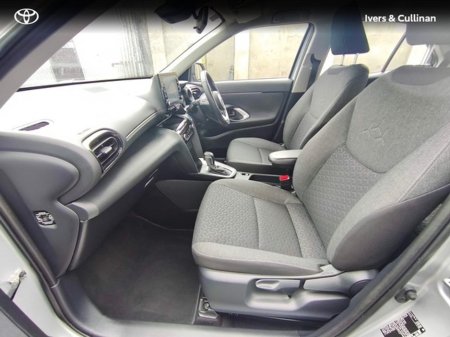 2023 Toyota Yaris Cross - thumbnail 5