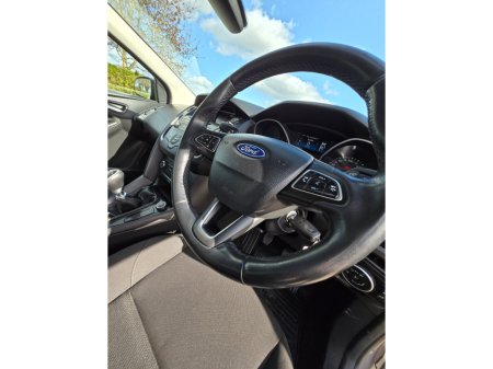 2015 Ford Focus - thumbnail 10