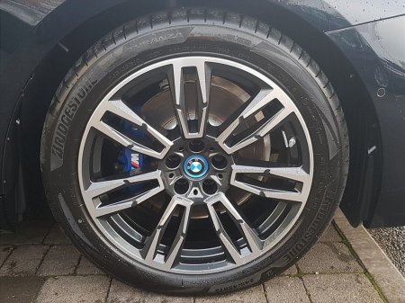 2025 BMW 5 Series - thumbnail 12