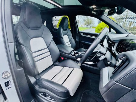2024 Porsche Cayenne 3.0 V6 E-HYBRID AUTO==HUGE SPEC==COST €153K NEW== €116,950 thumbnail