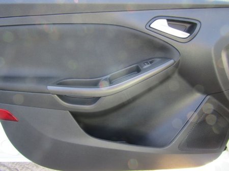 2017 Ford Focus - thumbnail 26