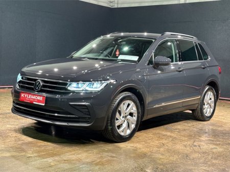 2022 Volkswagen Tiguan HYBRID AUTOMATIC 1.4L TSI PHEV - PARKING SENSORS - CRUISE CONTROL - A/C HEATING CONTROLS €29,950 thumbnail