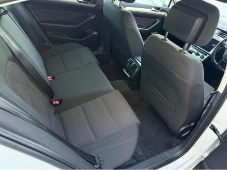 2019 Volkswagen Passat 2.0 TDI SE BUSINESS 4DR 150PS €19,950 thumbnail