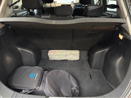 2017 Nissan Leaf - thumbnail 13