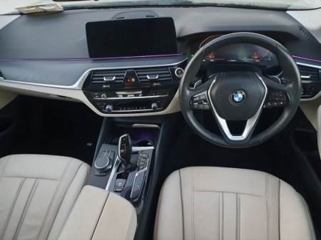 2021 BMW 5 Series - view 4