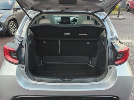 2023 Toyota Yaris FRESH SELECTION OF TRADE-INS YARIS 1.5 HYBRID PLATINUM thumbnail