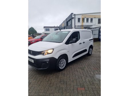 2020 Peugeot Partner  €10,950 thumbnail