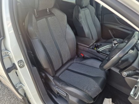 2021 Peugeot 3008 - thumbnail 18