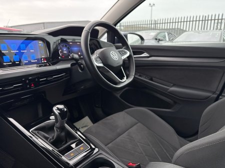 2023 Volkswagen Golf 2.0 TDI 115HP Style €29,975 thumbnail