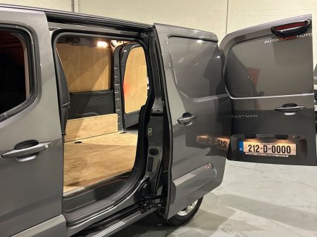 2021 Peugeot Partner AUTOMTIC BLUEHDI ASPHALT PREMIUM L1 €16,950 thumbnail