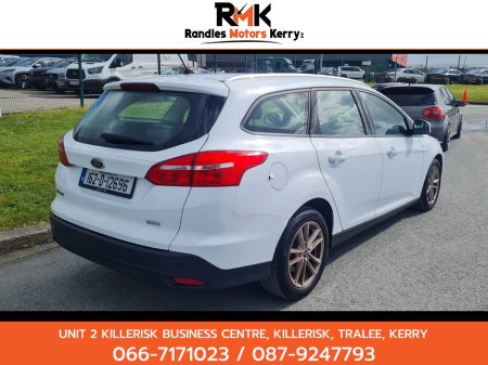 2016 Ford Focus - thumbnail 3