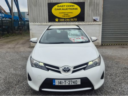 2014 Toyota Auris - thumbnail 1