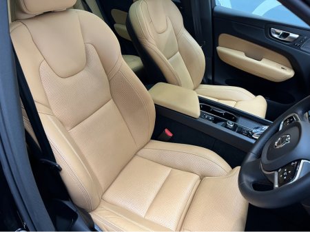 2024 Volvo XC60 €54950! 2024 VOLVO XC60 T6 RECHARGE ULTIMATE AWD  / CRUISE CONTROL / 360° PARKING CAMERA / ELECTRIC MEMORY & HEATED SEATS / REAR HEATED SEATS / PANORAMIC SUNROOF / HEATED STEERING WHEEL €54,950 thumbnail