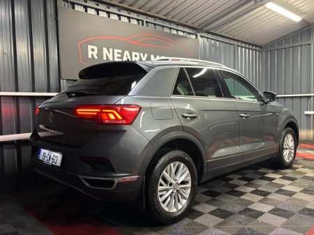2019 Volkswagen T-Roc 1.6 TDI 115bhp Design €19,950 thumbnail