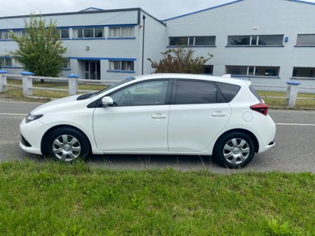 2019 Toyota Auris 1.4 D-4D TERRA 4DR Commerial (Including VAT) €11,950 thumbnail