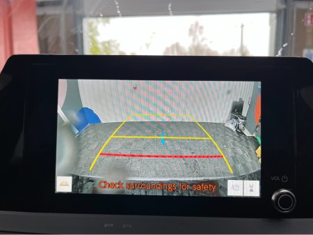 2025 Toyota Prius - thumbnail 18