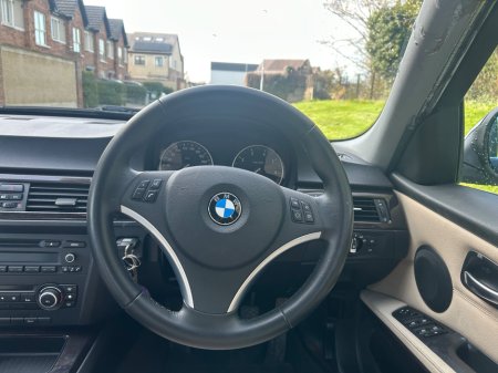 2011 BMW 3 Series - thumbnail 16