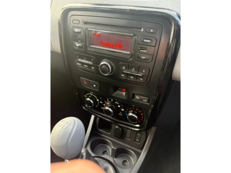 2015 Dacia Duster SIGNATURE 1.5 DCI 110 4X €8,950 thumbnail