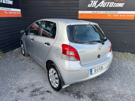 2010 Toyota Yaris - photo 6