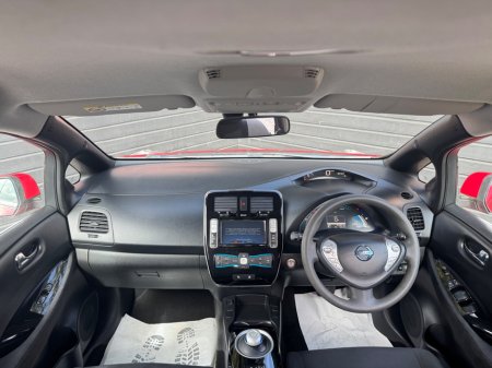 2017 Nissan Leaf - thumbnail 11