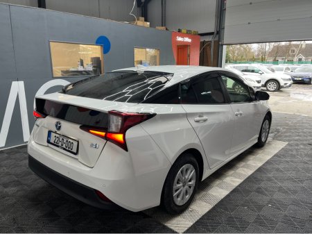 2022 Toyota Prius - thumbnail 3
