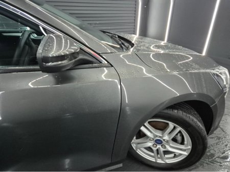 2019 Ford Focus - view 3