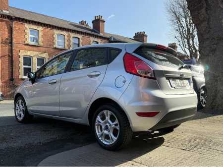 2016 Ford Fiesta - thumbnail 7