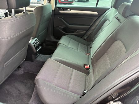 2018 Volkswagen Passat - thumbnail 10