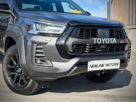 2023 Toyota Hilux - thumbnail 5