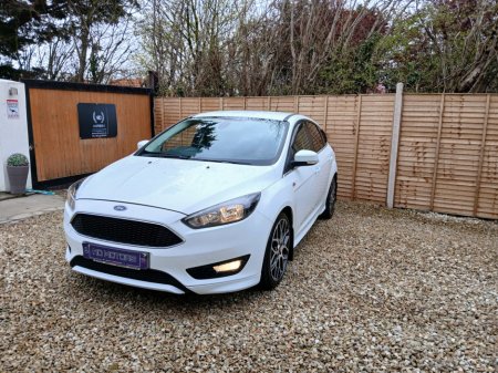 2016 Ford Focus - view 3