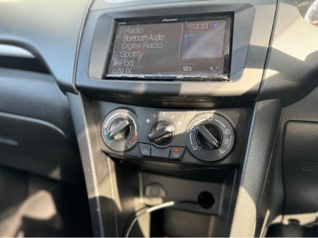 2014 Suzuki Swift - thumbnail 17