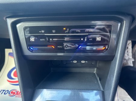 2023 Volkswagen Tiguan Allspace 2.0 TDI 150HP Life €38,950 thumbnail