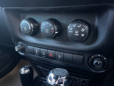 2015 Jeep Wrangler - thumbnail 24