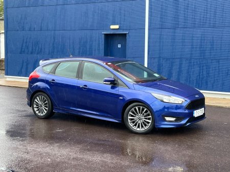 2017 Ford Focus - thumbnail 3