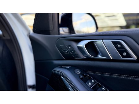 2023 BMW X5 2023 (232)  BMW X5 50E MSPORT LCI 490BHP €73,999 thumbnail