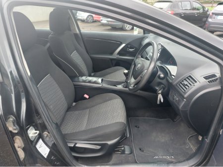 2014 Toyota Avensis 2.0 D-4D TERRA 4DR €9,000
