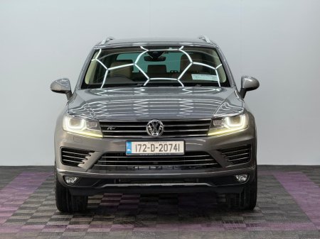 2017 Volkswagen Touareg - thumbnail 2