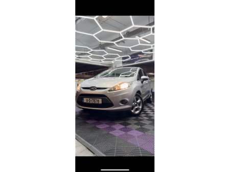 2011 Ford Fiesta - thumbnail 1